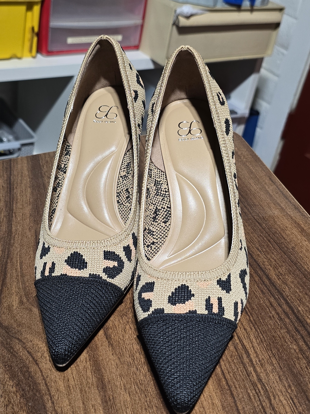 Cozy Island Pointed Toe Leopard Knit Flats Beige & Black Heeled Pump Size 6.5